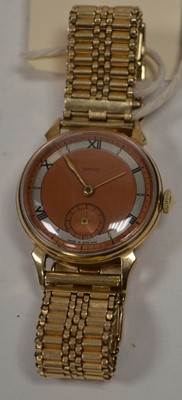 Lot 63 - 9ct yellow gold Smith wristwatch