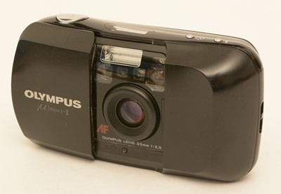 Lot 878 - An Olympus compact camera.