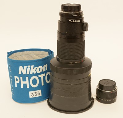 Lot 859 - A Tokina 300mm lens.