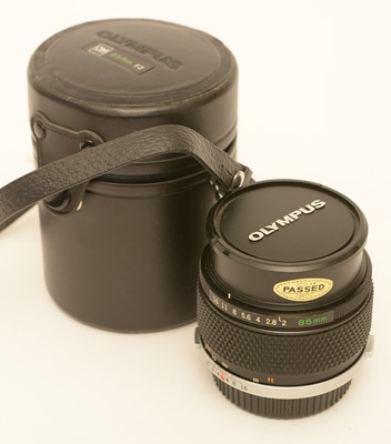 Lot 870 - An Olympus lens.