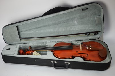 Lot 723 - Gear for Music 'Deluxce' Viola