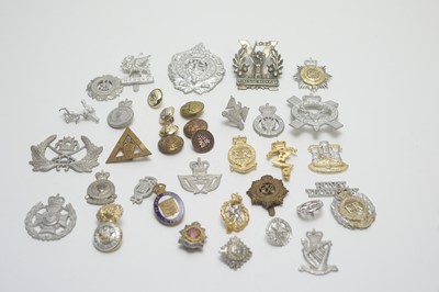 Lot 988 - Collection of various cap badges and buttons