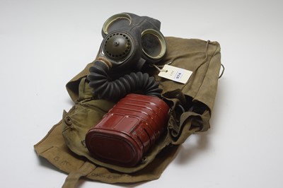 Lot 974 - A WWII  1940s gas mask with original carry bag
