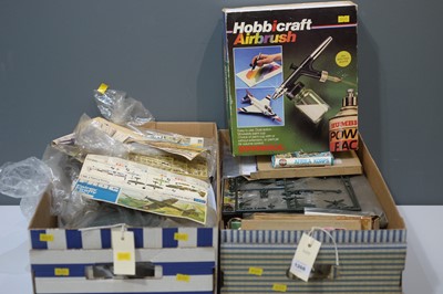 Lot 1268 - Assorted plastic model kits, loose and in bags/boxes.
