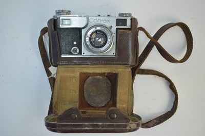 Lot 850 - A Zeiss camera; and Tessar lens.