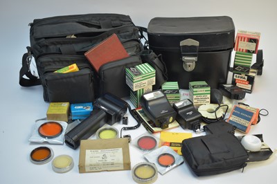 Lot 851 - Camera accessories.