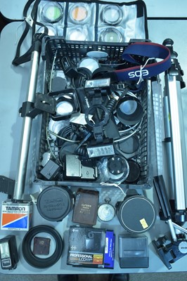 Lot 843 - Camera accessories.