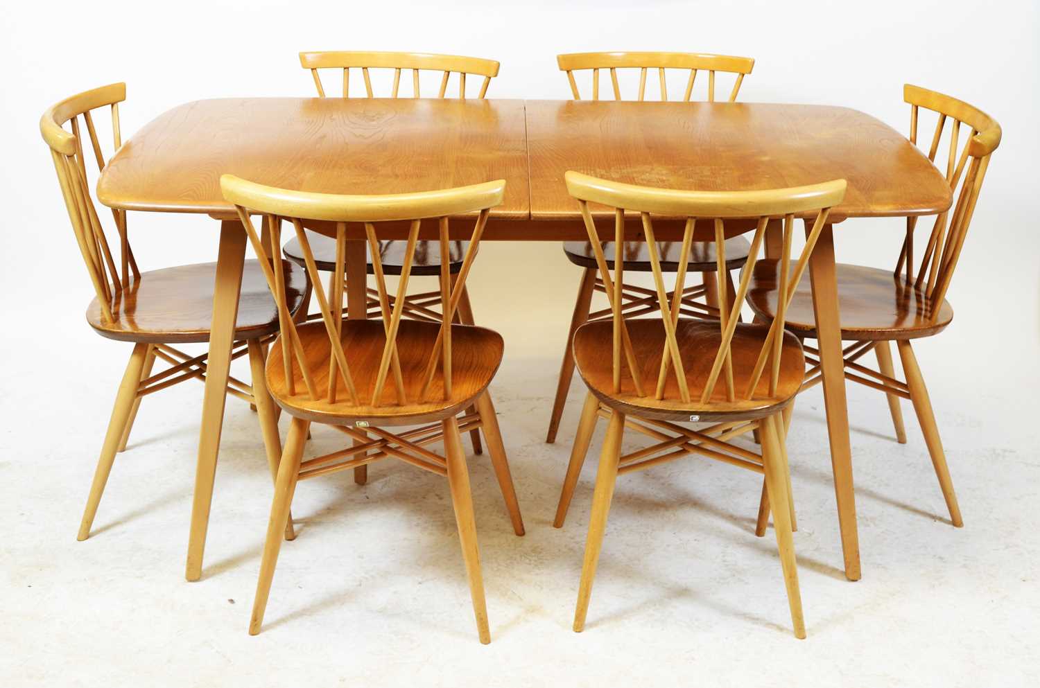 Lot 90 - Ercol - Grand Windsor extending dining table