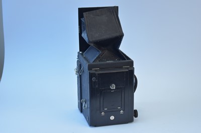 Lot 824 - A Thornton Pickard reflex camera.