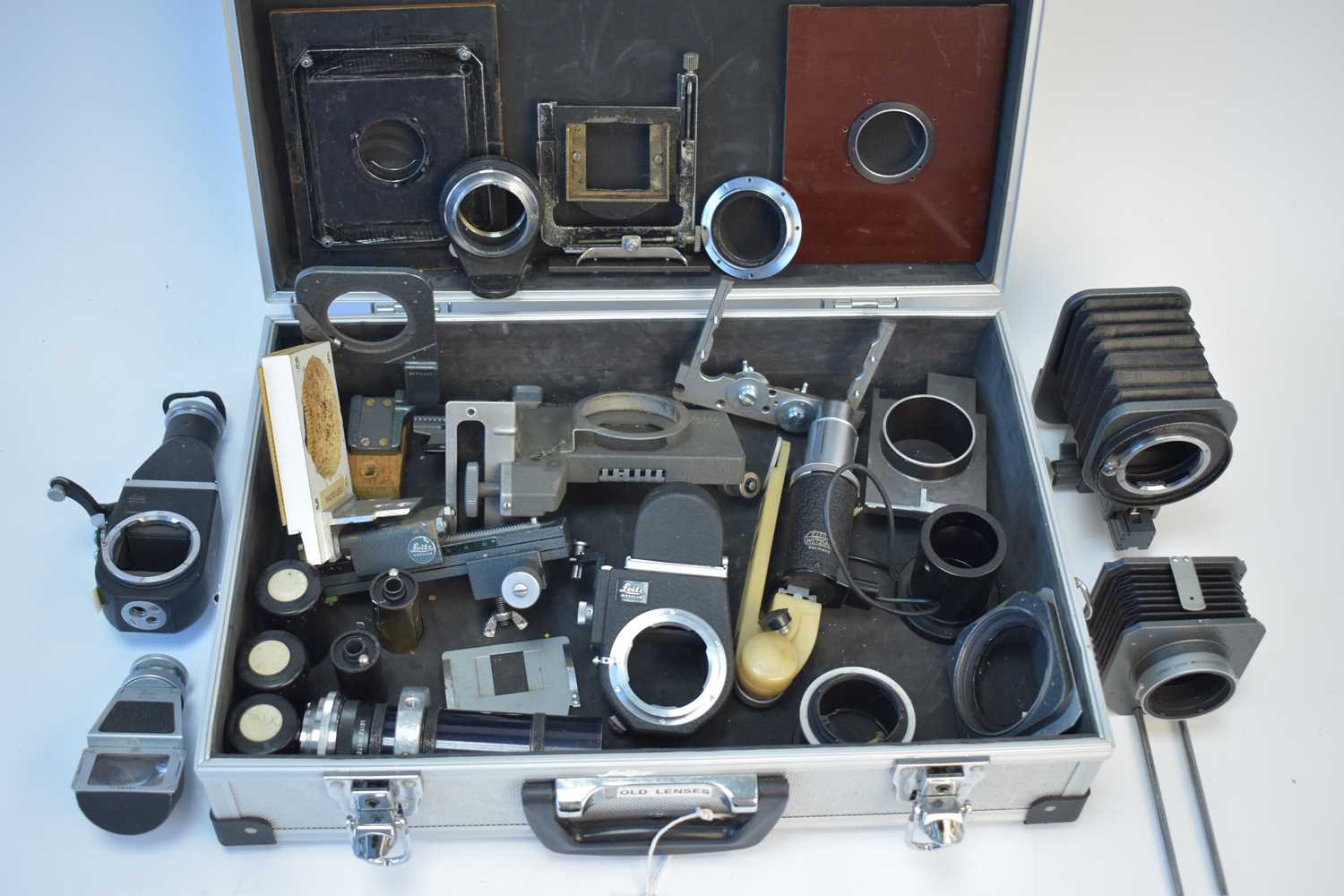 Lot 804 - Macro photography accessories by Leitz, etc.