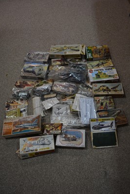 Lot 1257 - Airfix and other model kits.