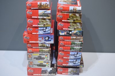 Lot 1260 - Plastic model kits by Airfix and Revell.