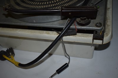 Lot 804 - Sugden Connoisseur turntable and Quad amplifier