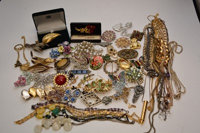 Lot 87 - Costume jewellery and other items