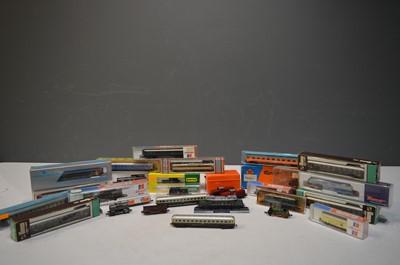 Lot 1299 - Assorted N Gauge locomotives and carriages
