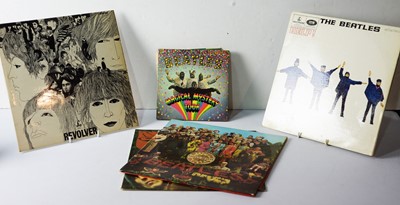 Lot 984 - Beatles LPs and singles