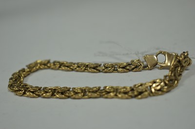 Lot 46 - A 9ct gold bracelet