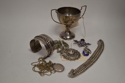 Lot 71 - Silver jewellery and trophy