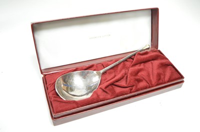 Lot 87 - A silver seal top style spoon