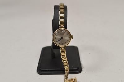 Lot 94 - An Avia 9ct gold cocktail watch