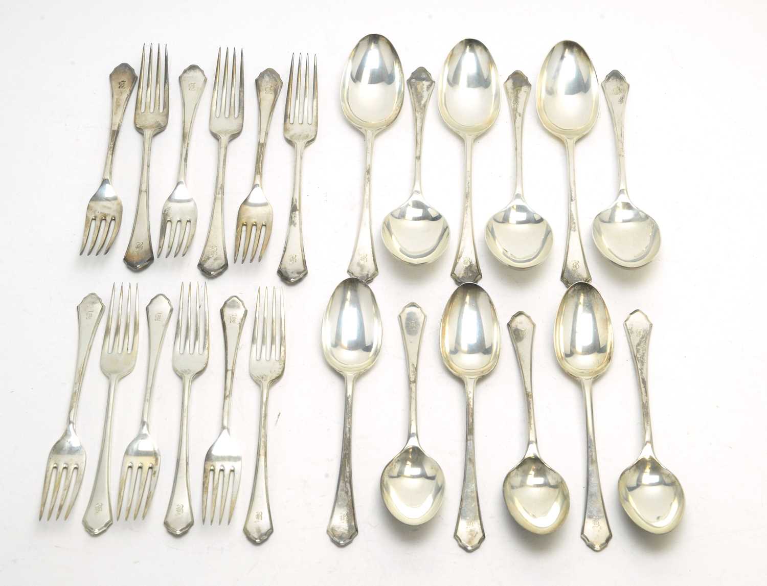 Lot 161 - An Edwardian suite of silver cutlery