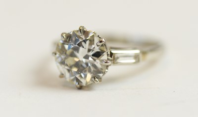 Lot 50 - A solitaire diamond ring