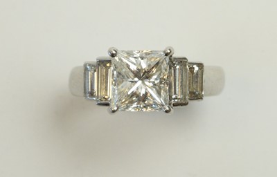 Lot 63 - Princess cut diamond ring
