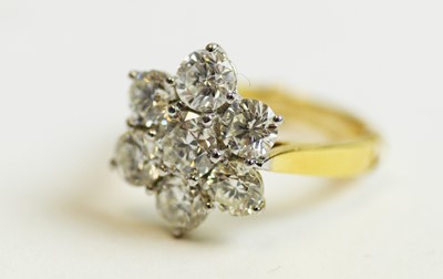 Lot 64 - A diamond cluster ring