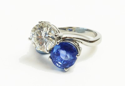Lot 67 - Sapphire and diamond crossover ring