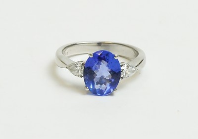 Lot 68 - A tanzanite and diamond ring