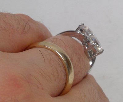 Lot 71 - A two stone diamond crossover ring