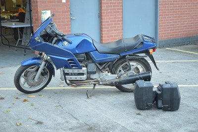 Lot 517 - BMW k100 RS motorcycle and panniers.