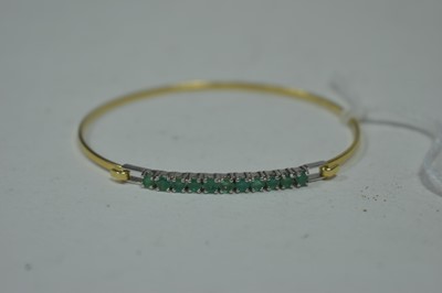 Lot 59 - Emerald bangle