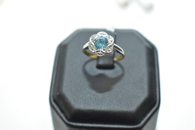 Lot 73 - Zircon and diamond ring