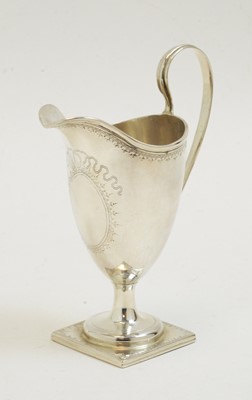 Lot 218 - George III silver cream jug, by Langlands & Robertson