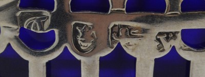 Lot 226 - A George III silver sugar basket with blue glass liner