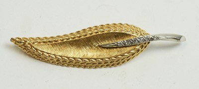 Lot 21 - Diamond set 14ct gold leaf pattern brooch