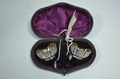 Lot 38 - A pair of cased silver salts