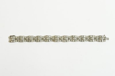 Lot 19 - An Art Deco diamond bracelet