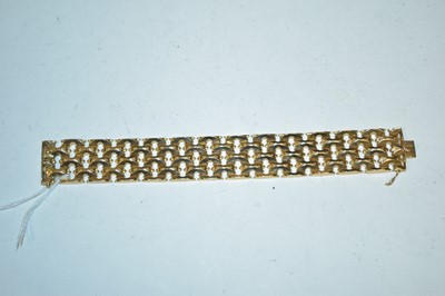 Lot 86 - An 18ct yellow gold bracelet