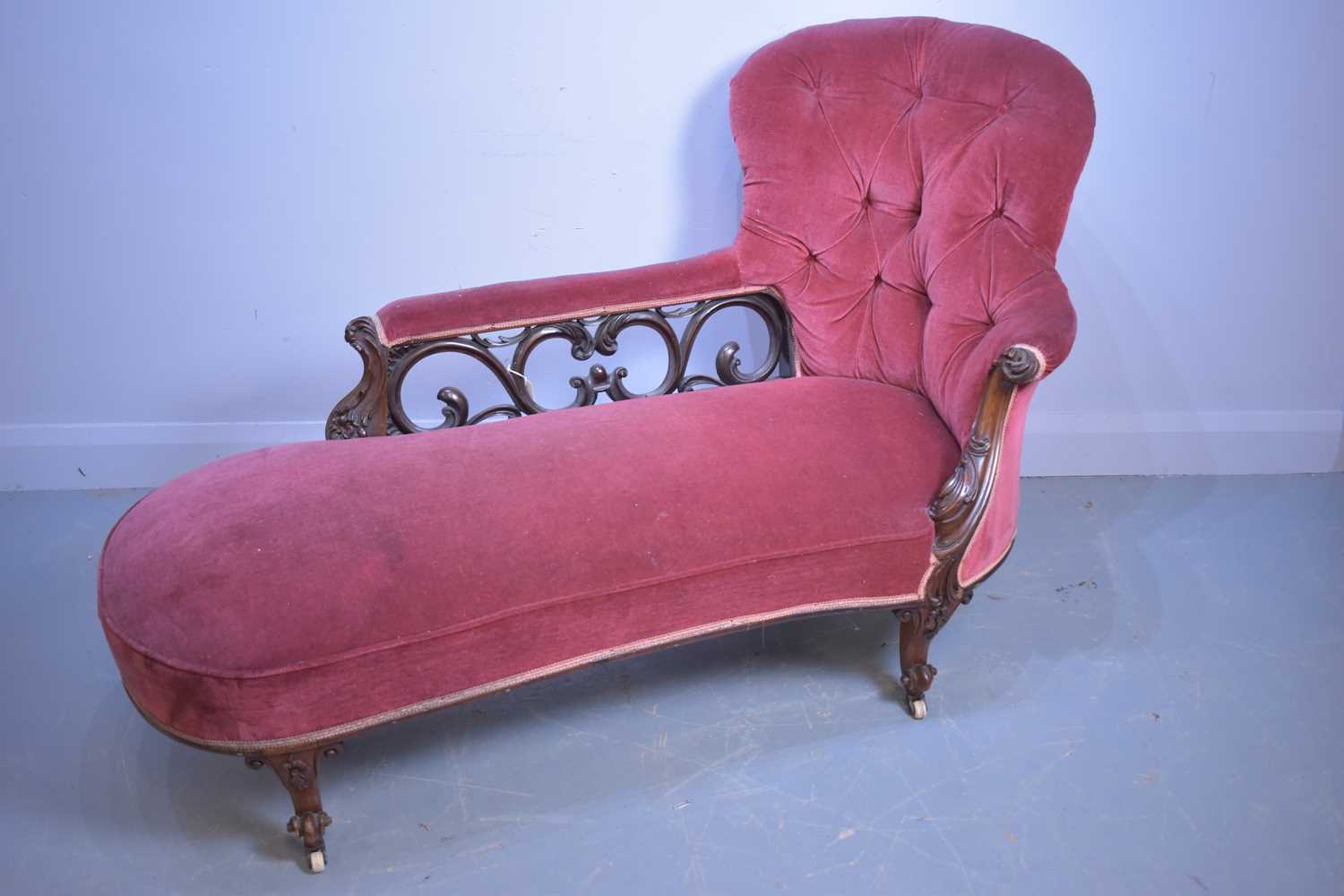 Lot 463 - Victorian chaise longue.