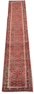 Lot 708 - Brojerd runner