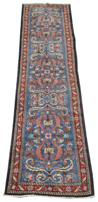 Lot 735 - Mehraban runner