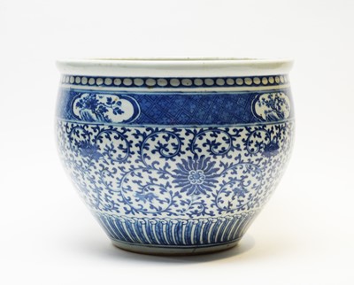 Lot 557 - Chinese blue and white jardiniere
