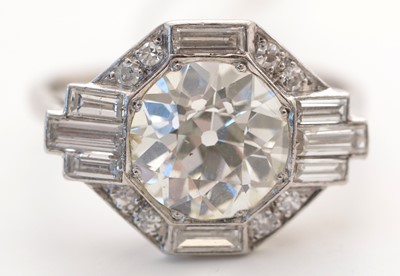 Lot 7 - An Art Deco diamond ring