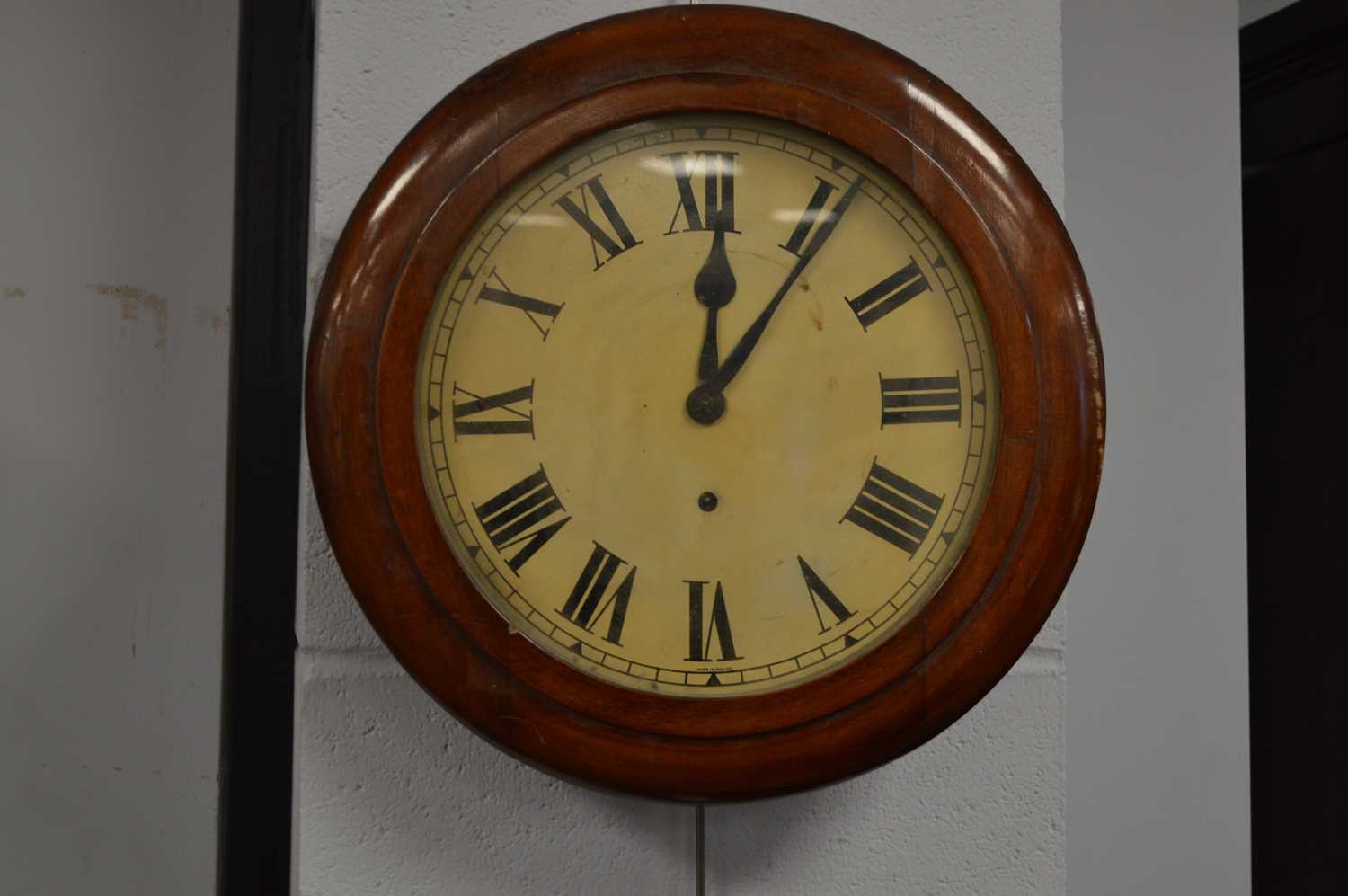 Lot 592 - An early 20th C timepiece.