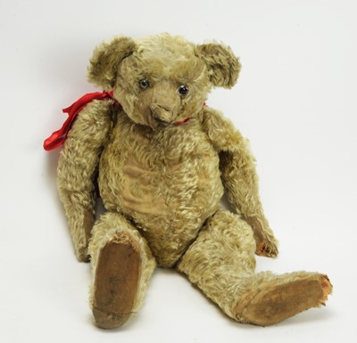 Lot 1091 - An early plush teddy bear, probably Steiff.