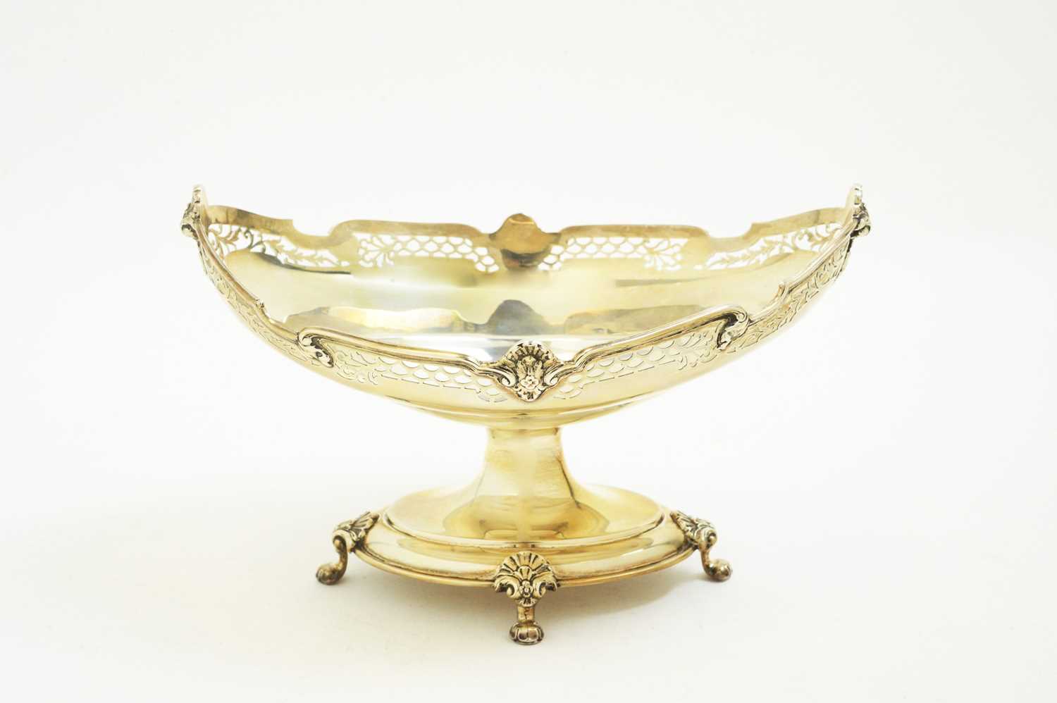 Lot 119 - A George V silver fruit stand