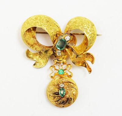 Lot 78 - Victorian emerald and diamond brooch