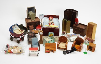 Lot 932 - A collection of miniature dolls, furniture and other items.